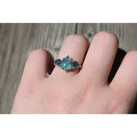 Ocean-Inspired Raw Gemstone Ring with Teal and Blue Crystals on Silver B… - Picture 8 of 10